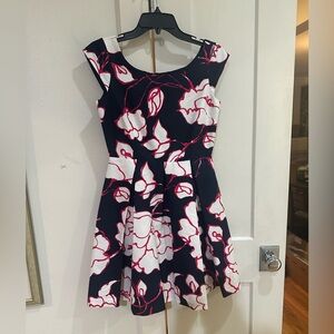 Elizabeth McKay NWT floral pleated capped sleeve dress size 2